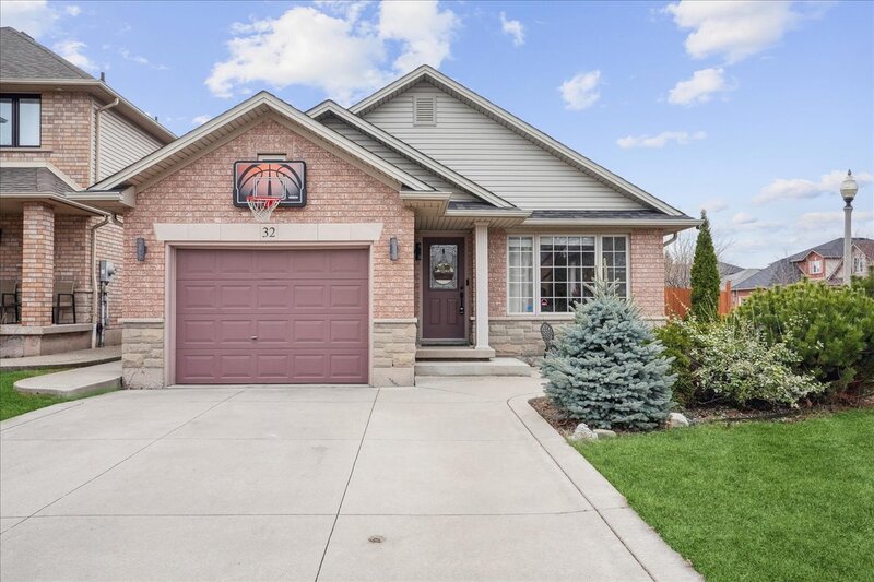 32 Sonoma Ln, Stoney Creek